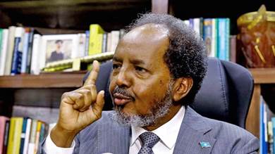 العرب: تعديلات حكومية تخدم النهج الصدامي للرئيس الصومالي في التعاطي مع تحديات الداخل